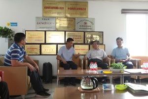 河南省科協(xié)副主席房衛(wèi)平蒞臨河南天成鴿業(yè)考察調(diào)研。